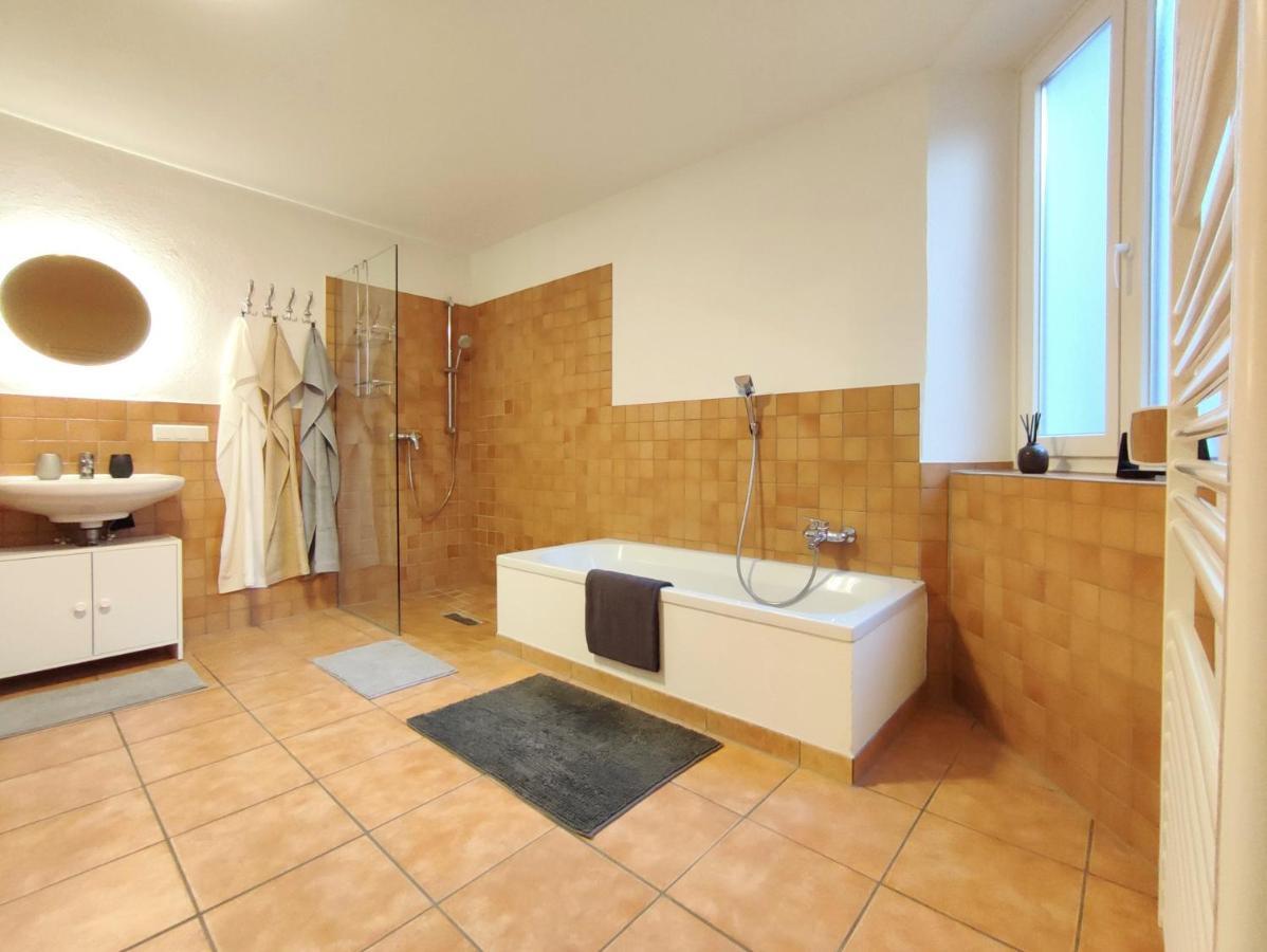 Haus Mediterran: Cozy Lakeside Retreat with Garden Radolfzell am Bodensee Exterior photo